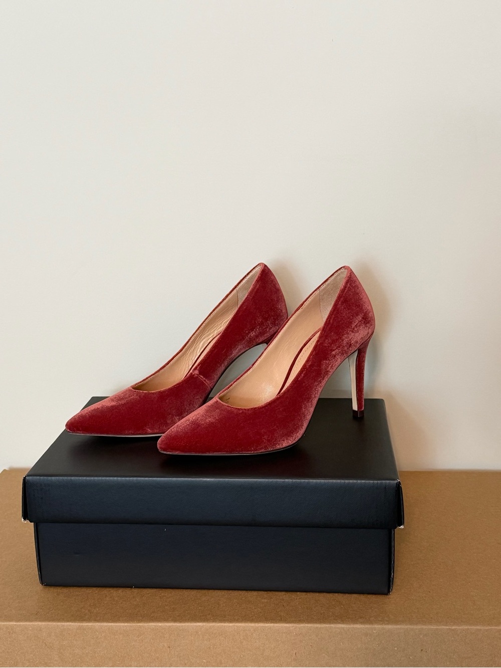 Coach Skyler Velvet Cherry Pumps Size 7B NIB Pointed Toe Heels $225 MSRP